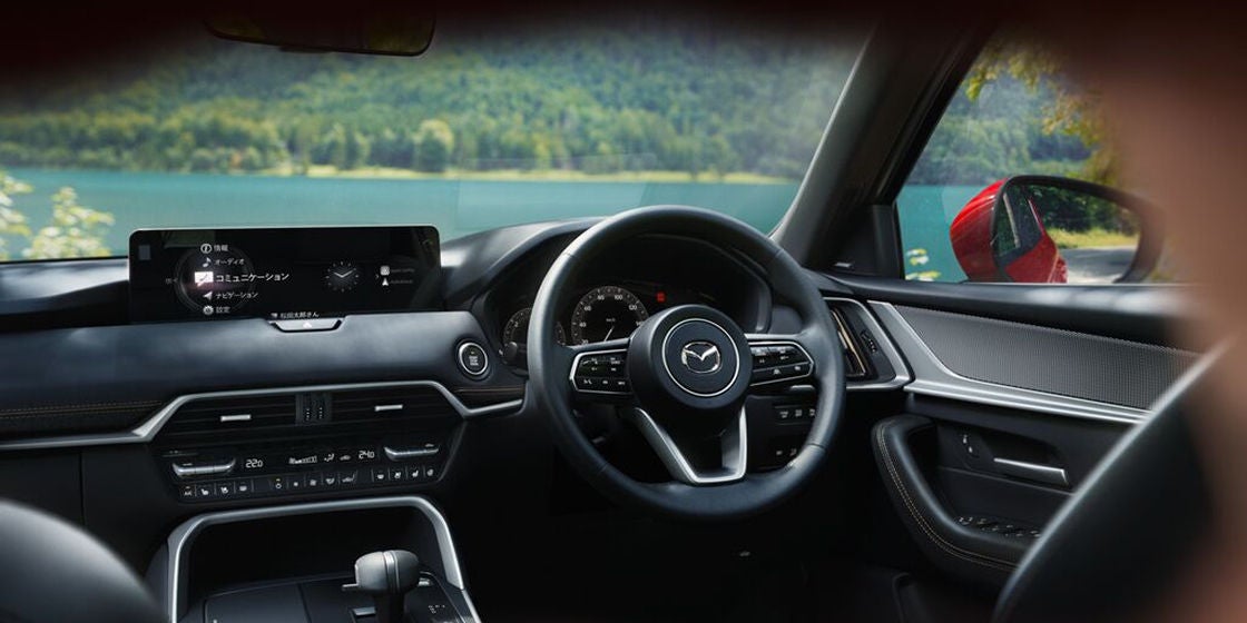 Mazda ホワイト 車両 内装確認可 MAZDA2に白本革シートで上質感を高め