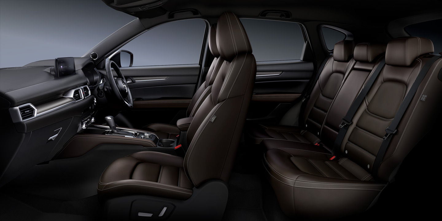 Mazda CX-5 KF 左後席　内張 cx-5-interior-img12.jpg?