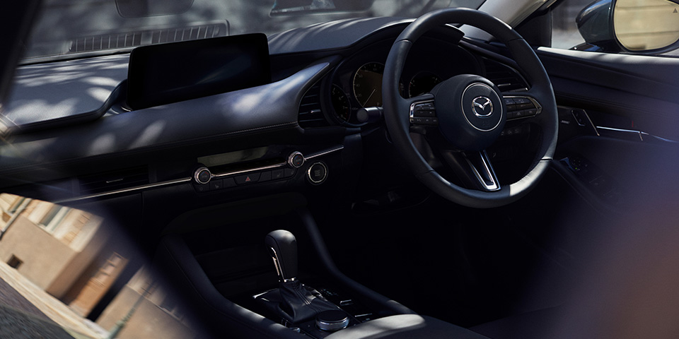 MAZDA3｜特長 - エクステリア、インテリア、走り、安全、機能・装備