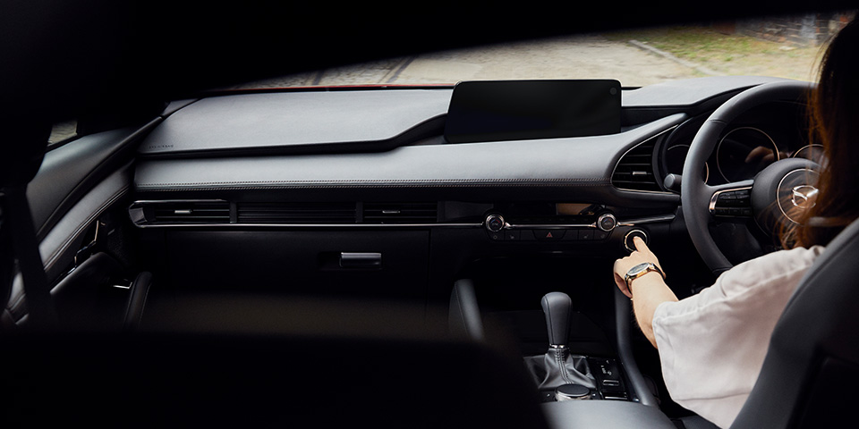 MAZDA3｜特長 - エクステリア、インテリア、走り、安全、機能・装備