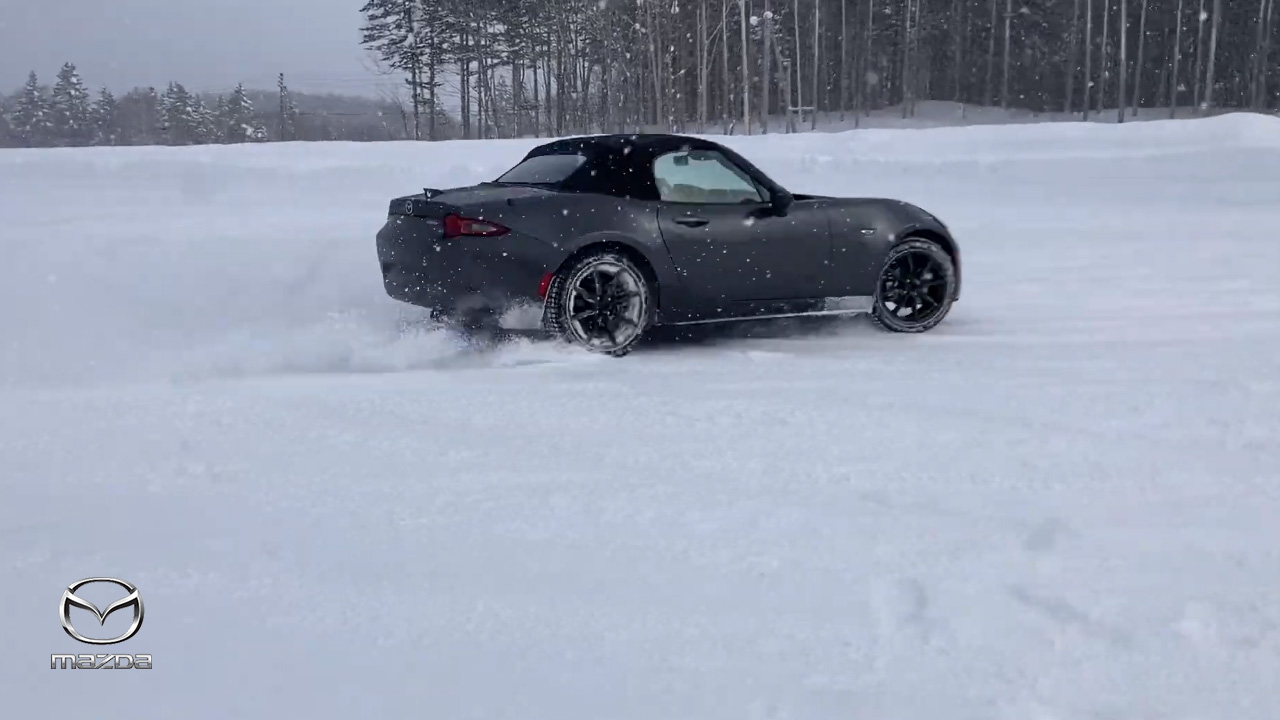 MAZDA ROADSTER｜人馬一体の走りを実現する「アシンメトリック